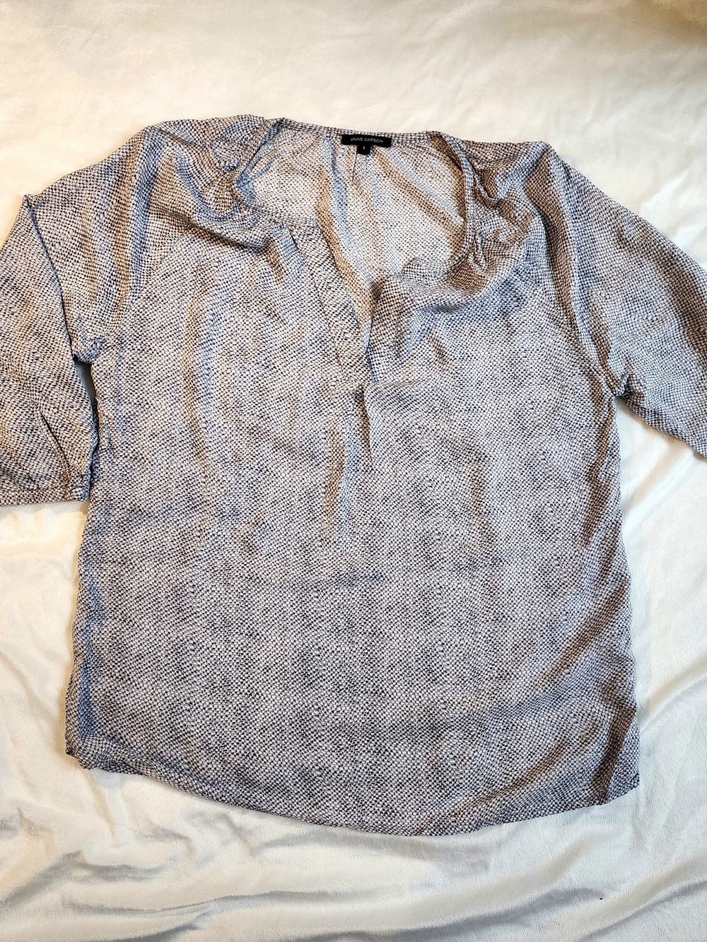 Anne Carson Black White V-Neck Tunic Top Silky Size Large